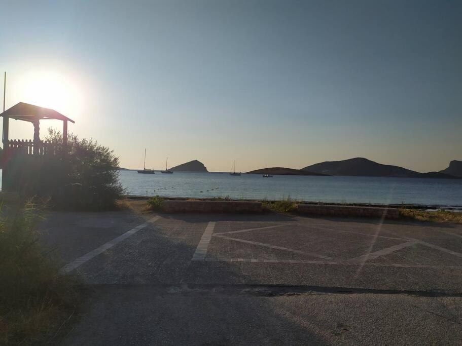 Modern Studio Next To The Sea! Porto Rafti Luaran gambar